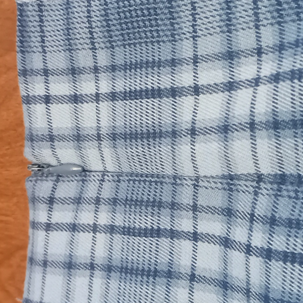 BRANDY MELVILLE PLAID SKIRT - Picture 3 of 8